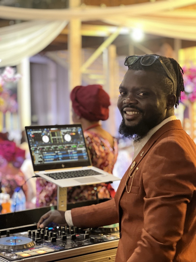 pro wedding DJ 5