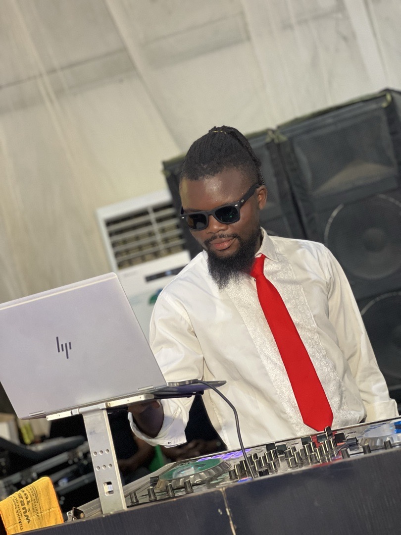 pro wedding DJ 6