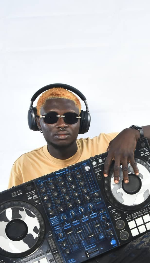 Dj Molardot (2805 Musics, Inc) 2