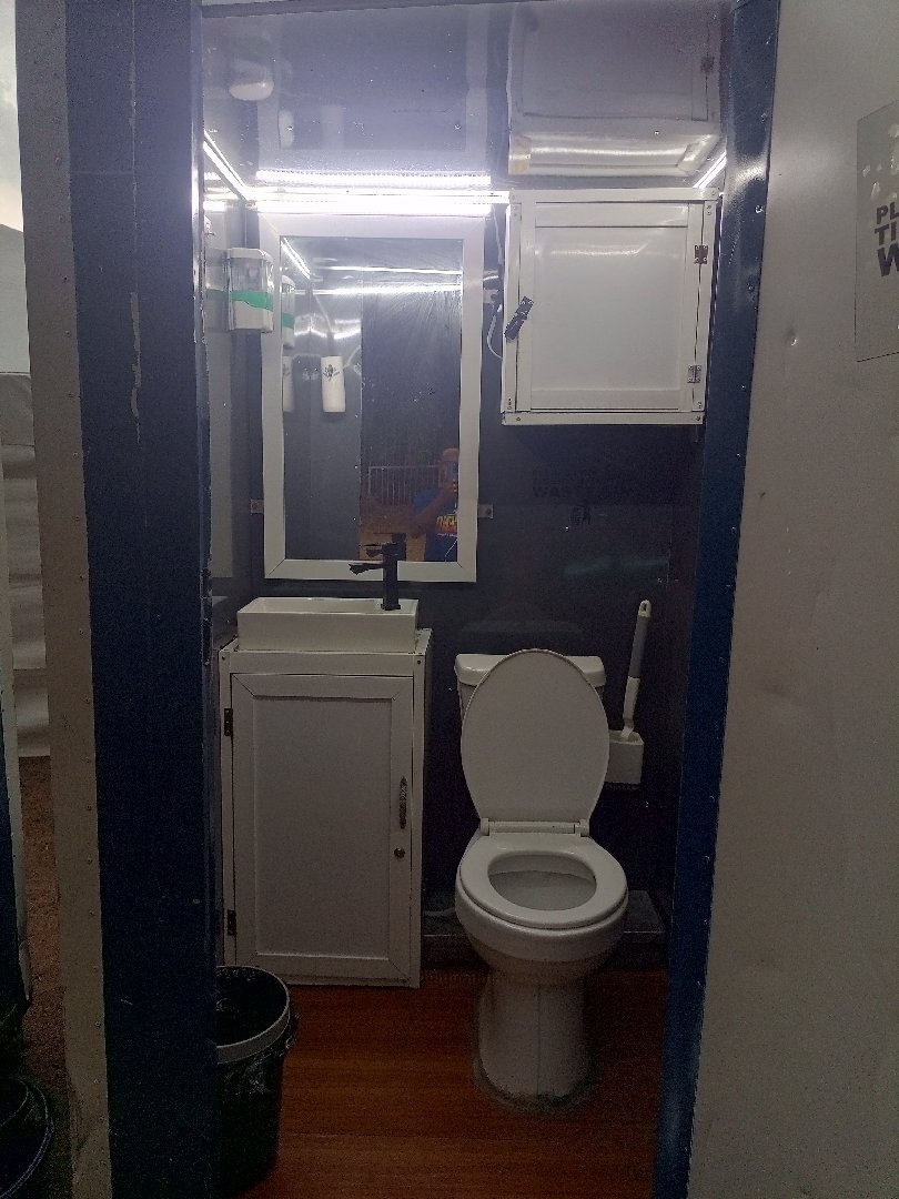 mobile toilet services 2