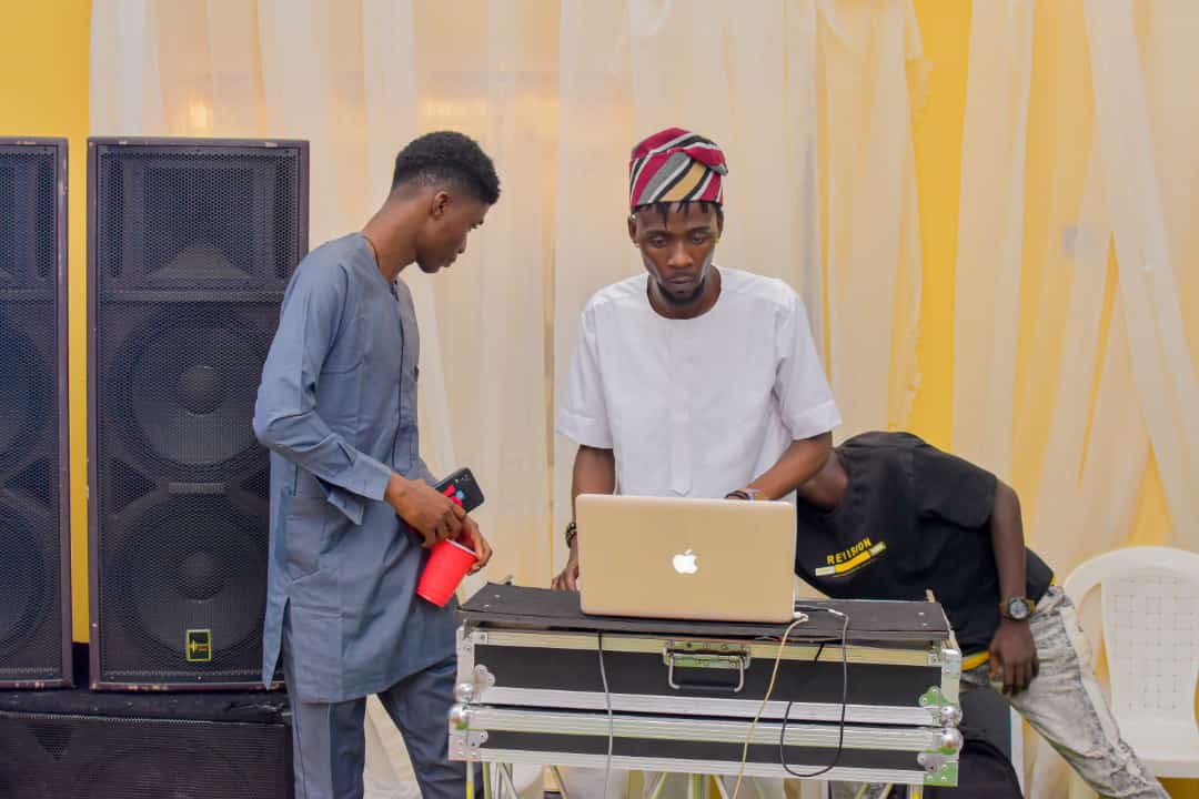 djskinnyjango 5