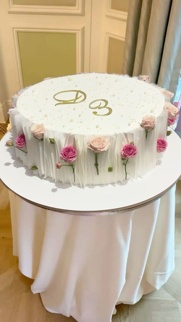custom cakes, healthy drinks, food bowls, small chops, pastries