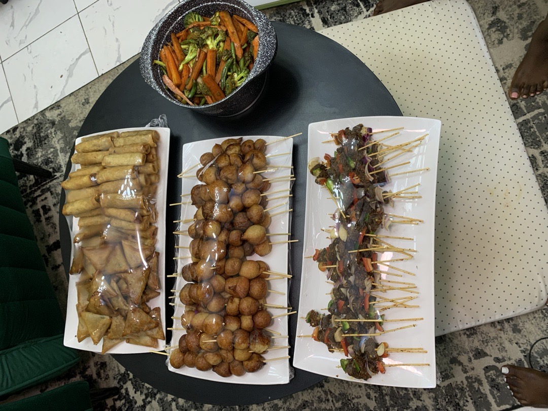 custom cakes, healthy drinks, food bowls, small chops, pastries 5