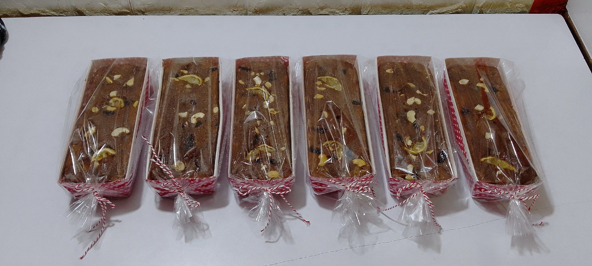 customized cakes and treats 2