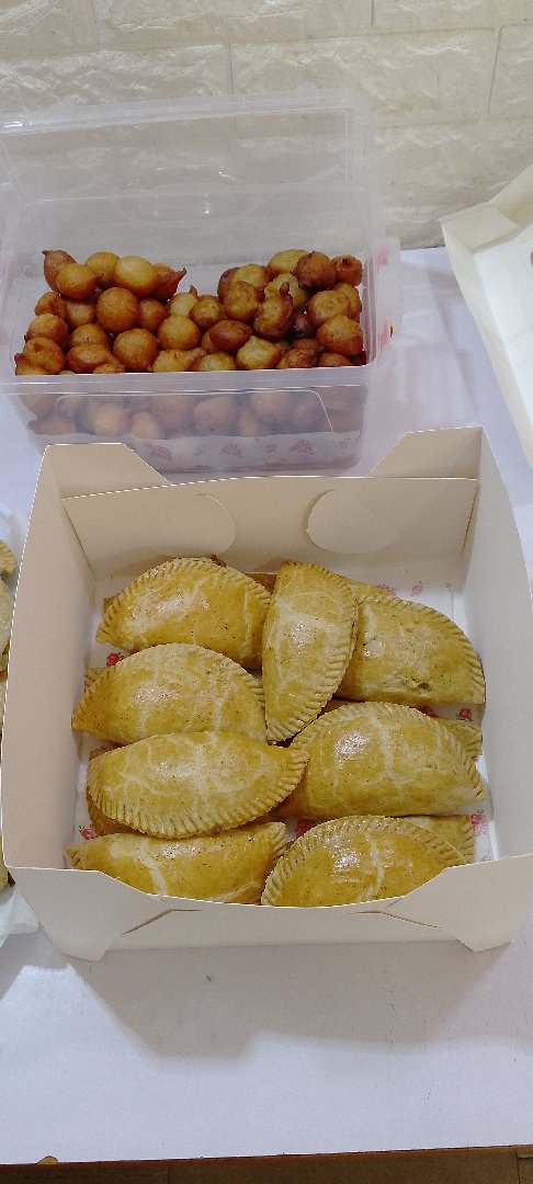 Meat pie with pure beef filling. No potatoes,no carrots....just beef and peppers.