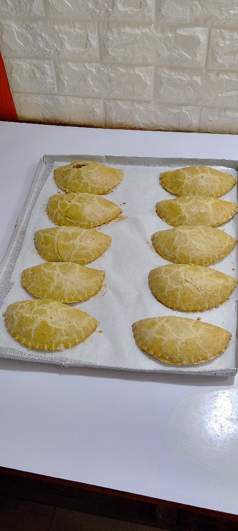 Meat pie with pure beef filling. No potatoes,no carrots....just beef and peppers. 4