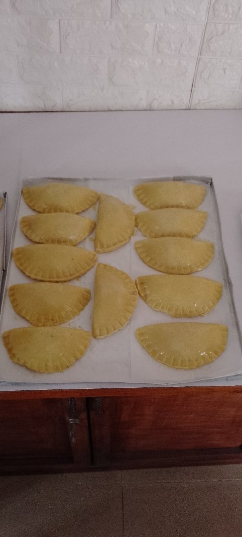Meat pie with pure beef filling. No potatoes,no carrots....just beef and peppers. 6