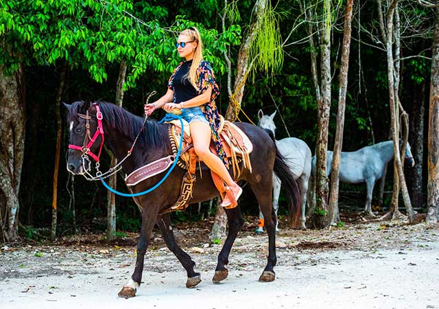 horse-backriding-in-cancun