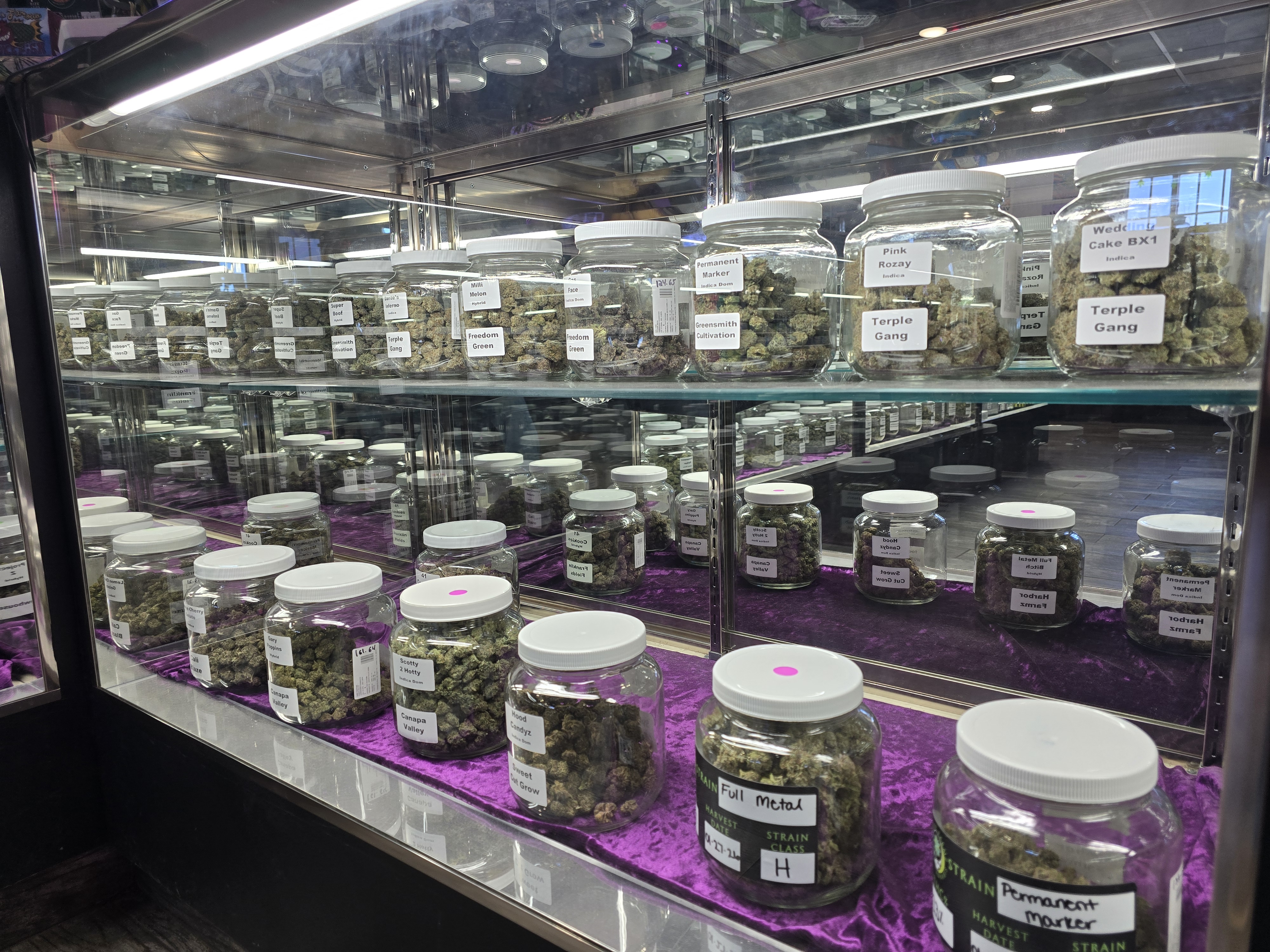 Meds Cafe Rogers City — store layout and welcoming atmosphere