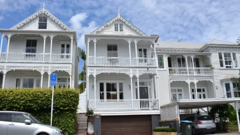NZ house prices fall back to 2017 levels after inflation