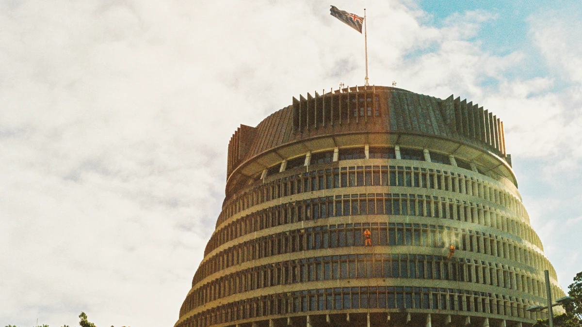 Poll puts coalition on 64 seats as National falls below 30%