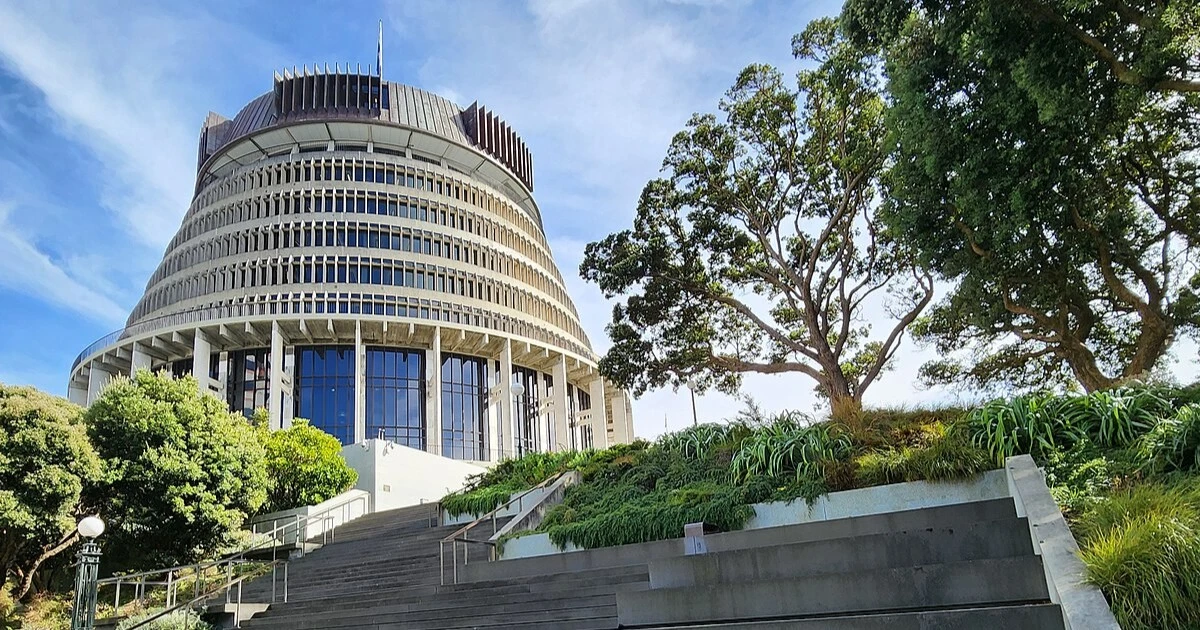 Overhang arms race as left and right eye split-vote paths to power