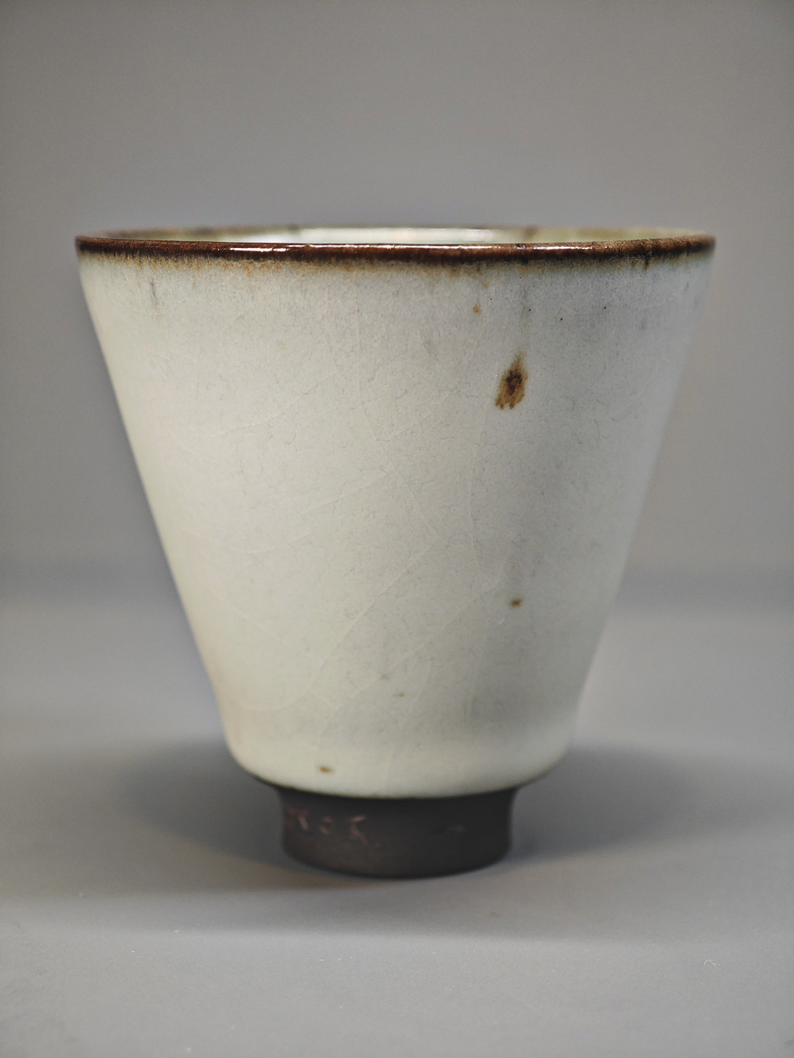 呉遠中先生親作作品、黒土鉄斑汝窯高斗笠。 4