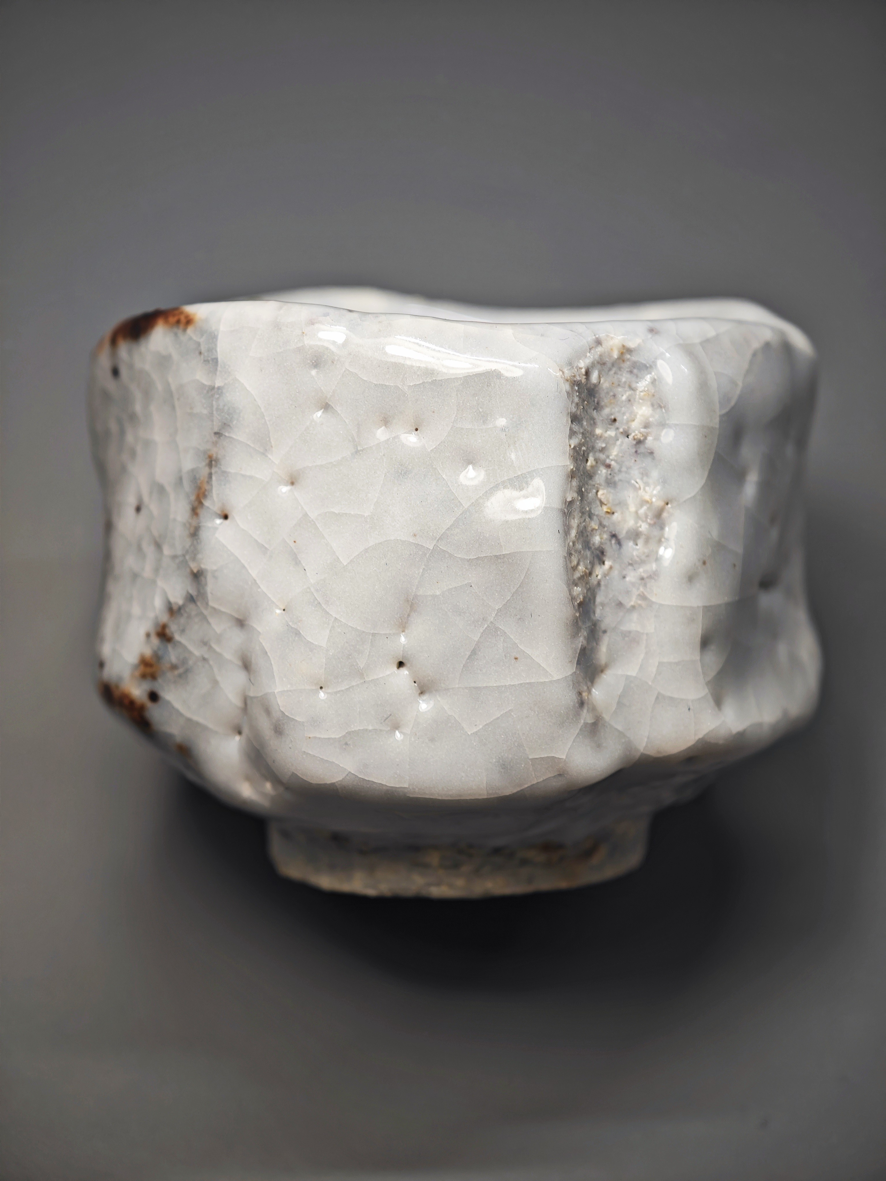 呉遠中先生親作作品、刀削り雪志野小容量茶杯。 3