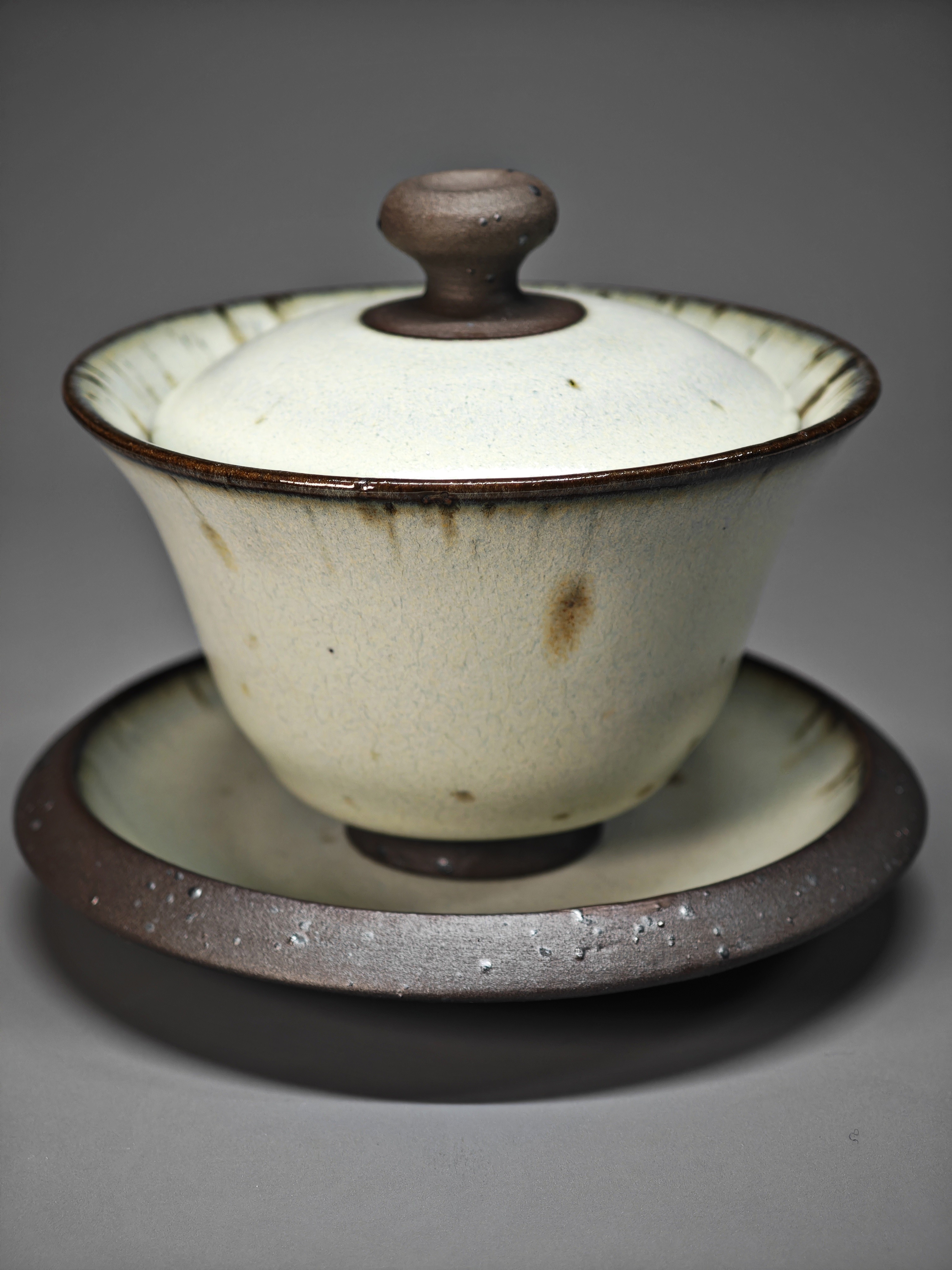 呉遠中先生親作作品、黒土鉄斑汝窯三才蓋碗セット。