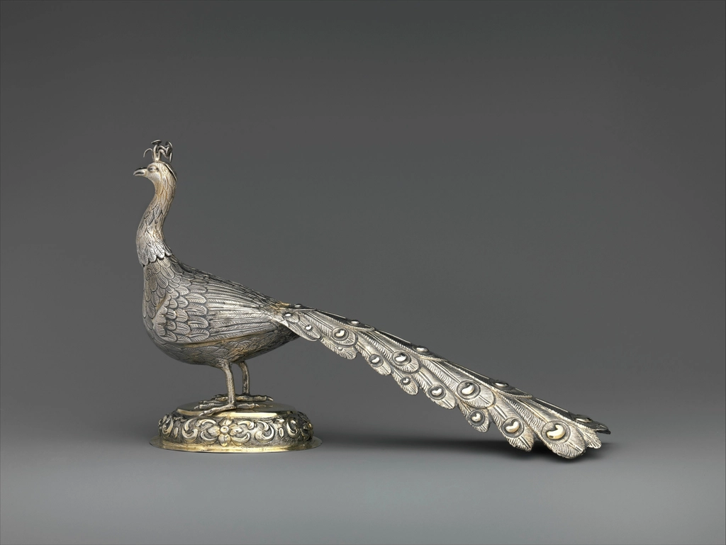 Table decoration form peacock