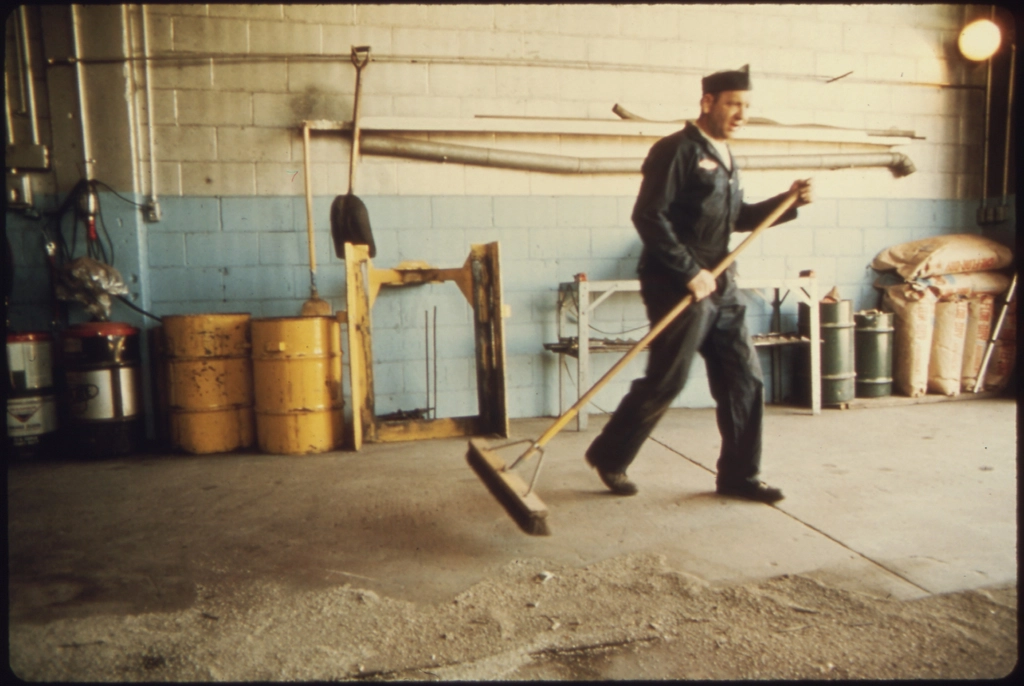 Wallace 'Whitey' Wolf, Mechanic City