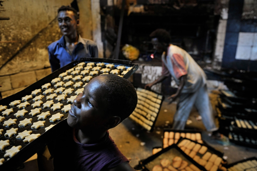 Bakers prepare biscuits ahead Eid