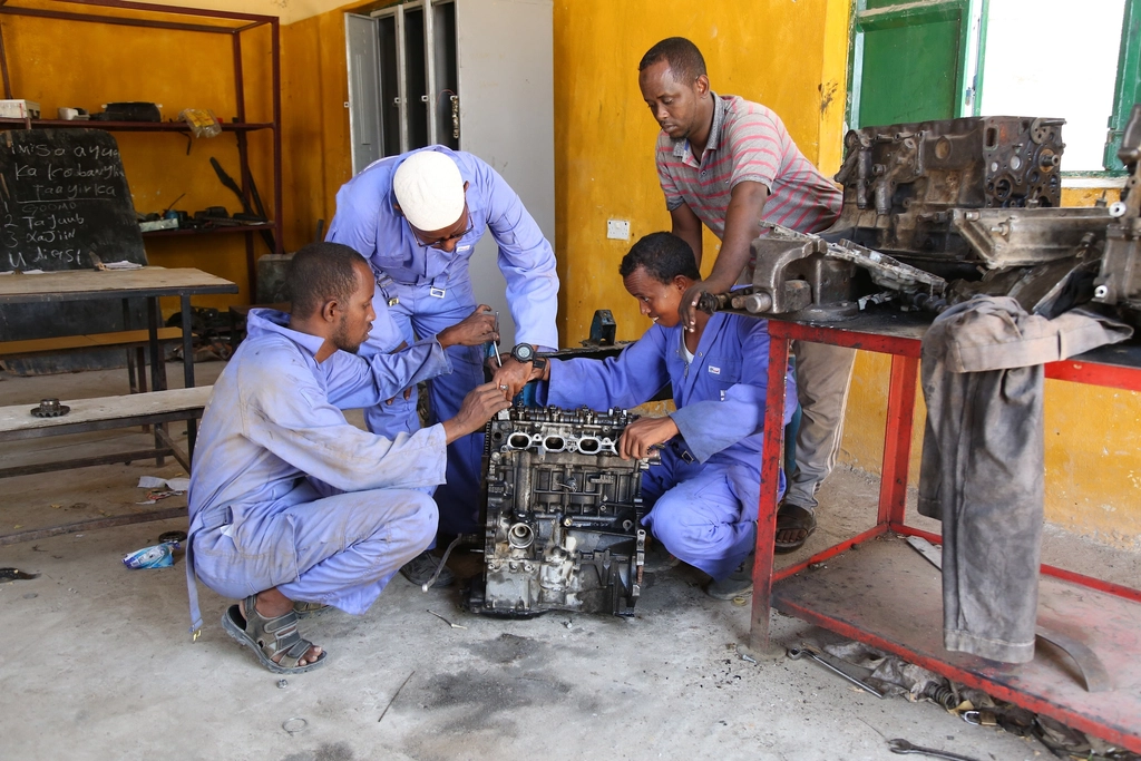 Somalian mechanics working