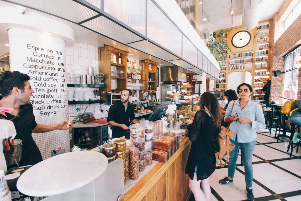 Busy coffee shop & cafe