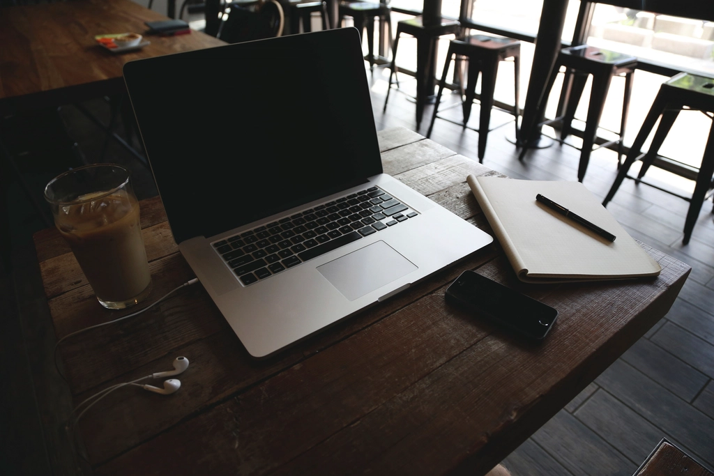 Free laptop coffee shop photo