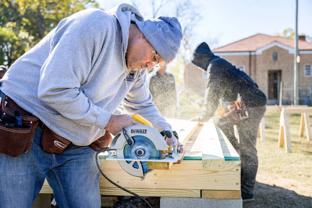 Students learn subfloring framing