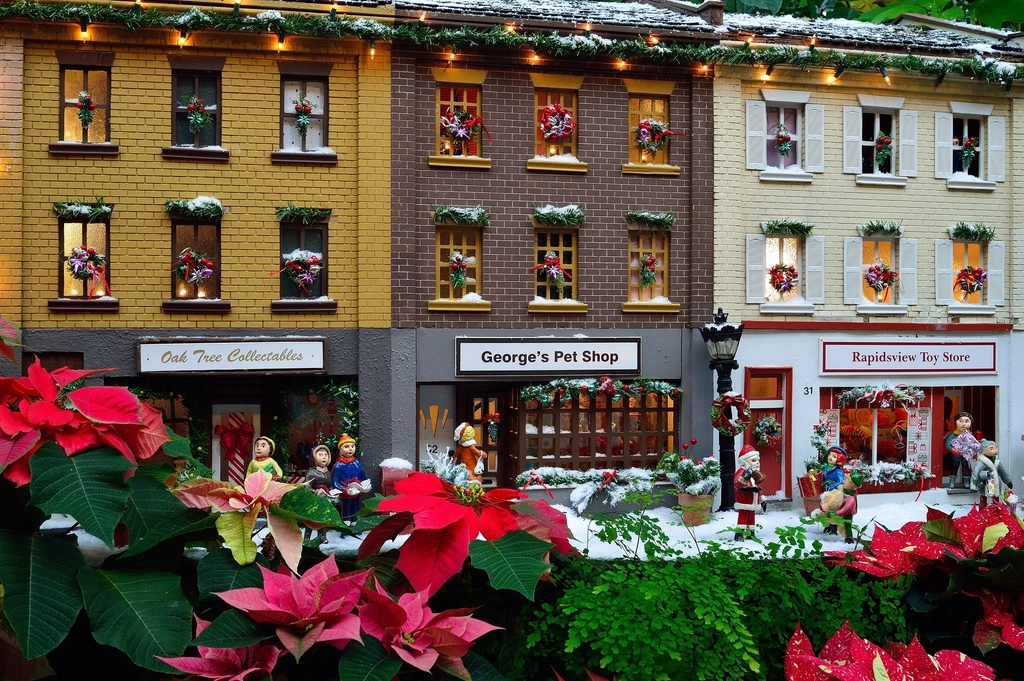 Miniature toy buildings