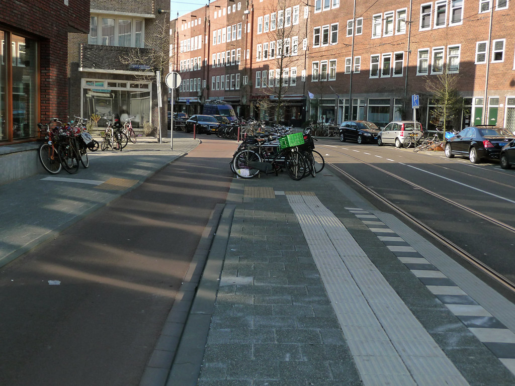 2013.04 - 'A view through the sunny Sunday-street Witte de Withstraat', with a characteristic urban 
