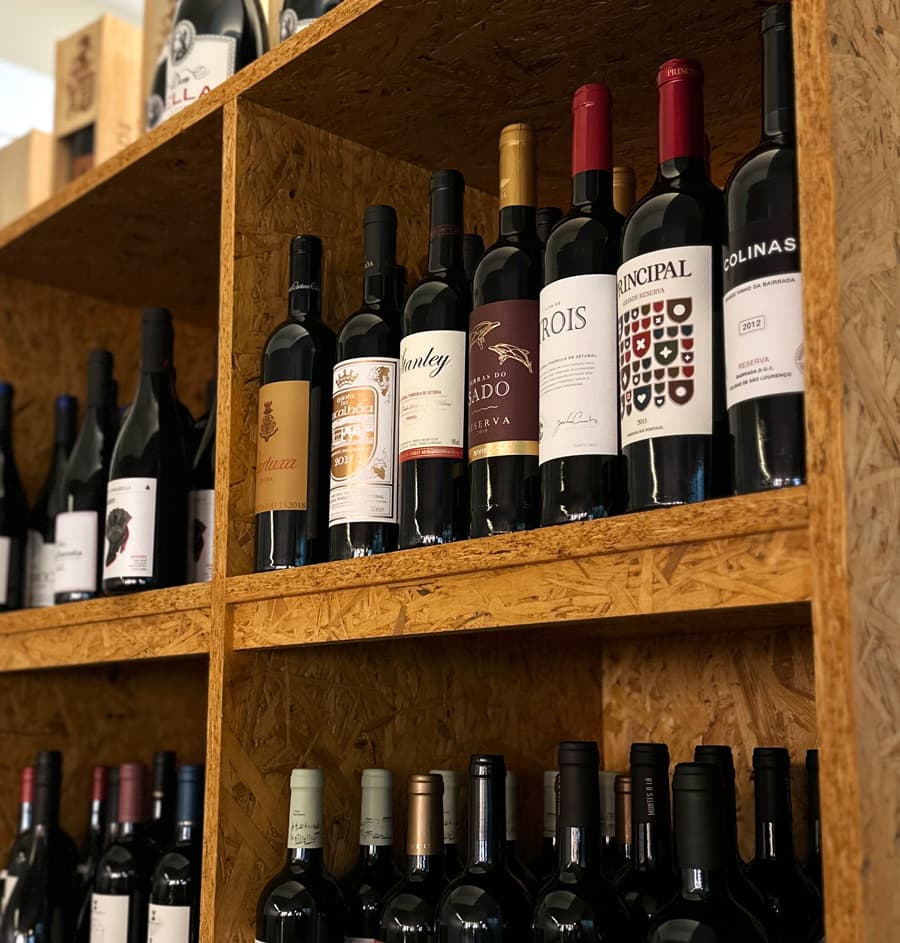 Garrafeira vinhos portugueses - Cervejaria Esquina