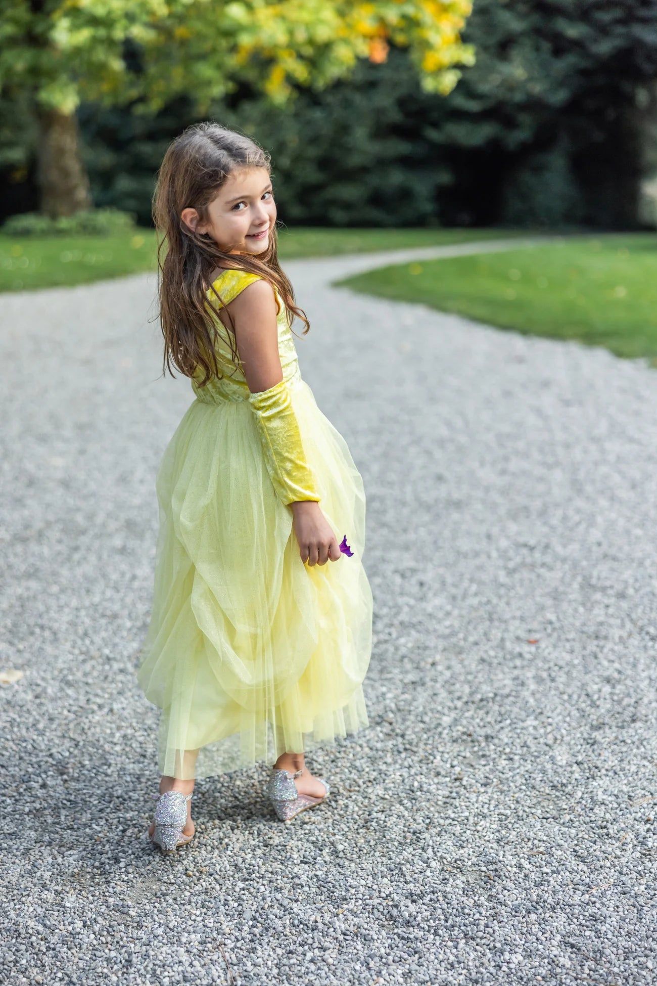 Déguisement robe de Princesse jaune veloutée avec mitaines 4