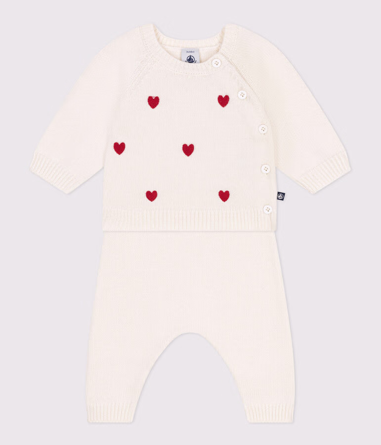 Ensemble 2 pièces bébé en tricot et cœurs brodés 2