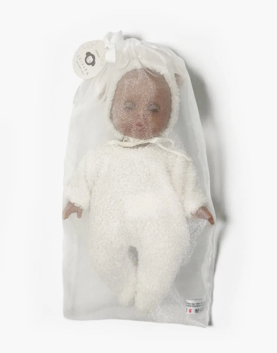 Céleste, poupée Bébé rêve 26cm aux yeux dormeurs habillée dans son ensemble Lamb écru 5