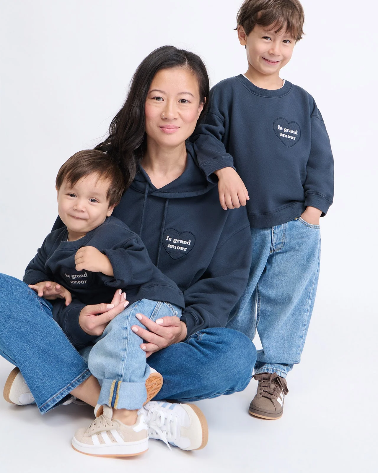 Le sweat Le grand amour enfant en coton bio - charbon 4