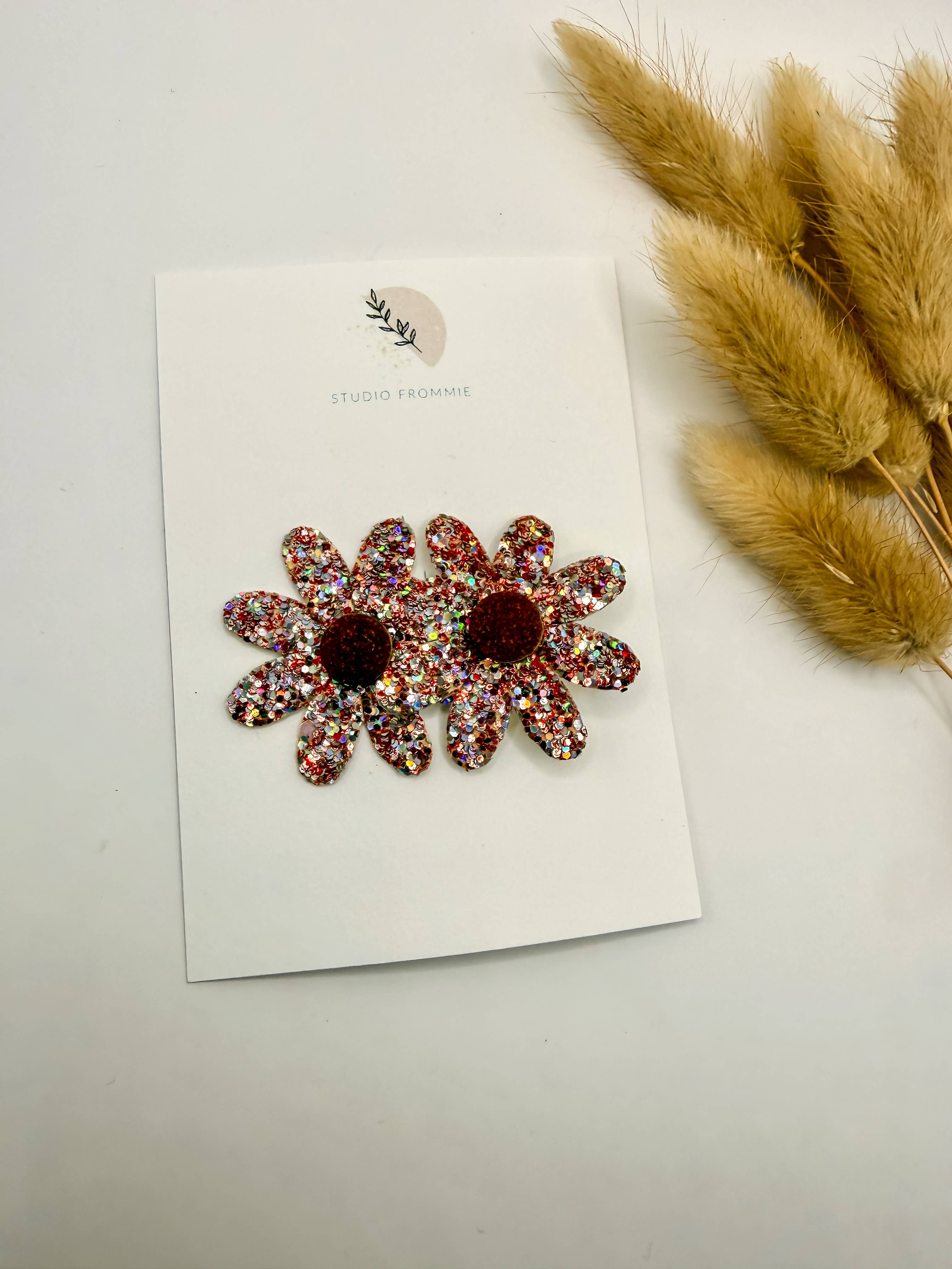 Barrette fleurs à paillettes 