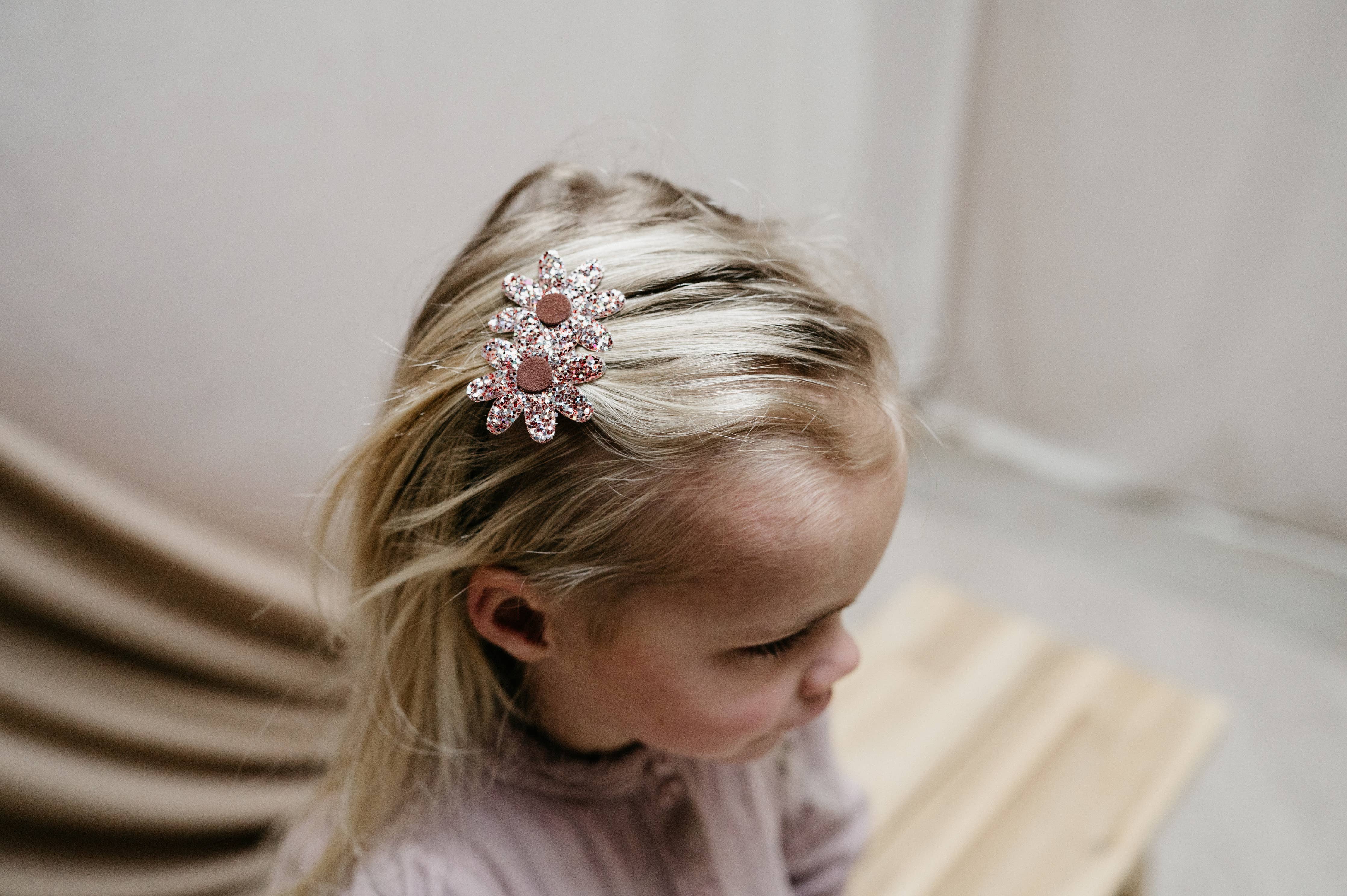 Barrette fleurs à paillettes  2