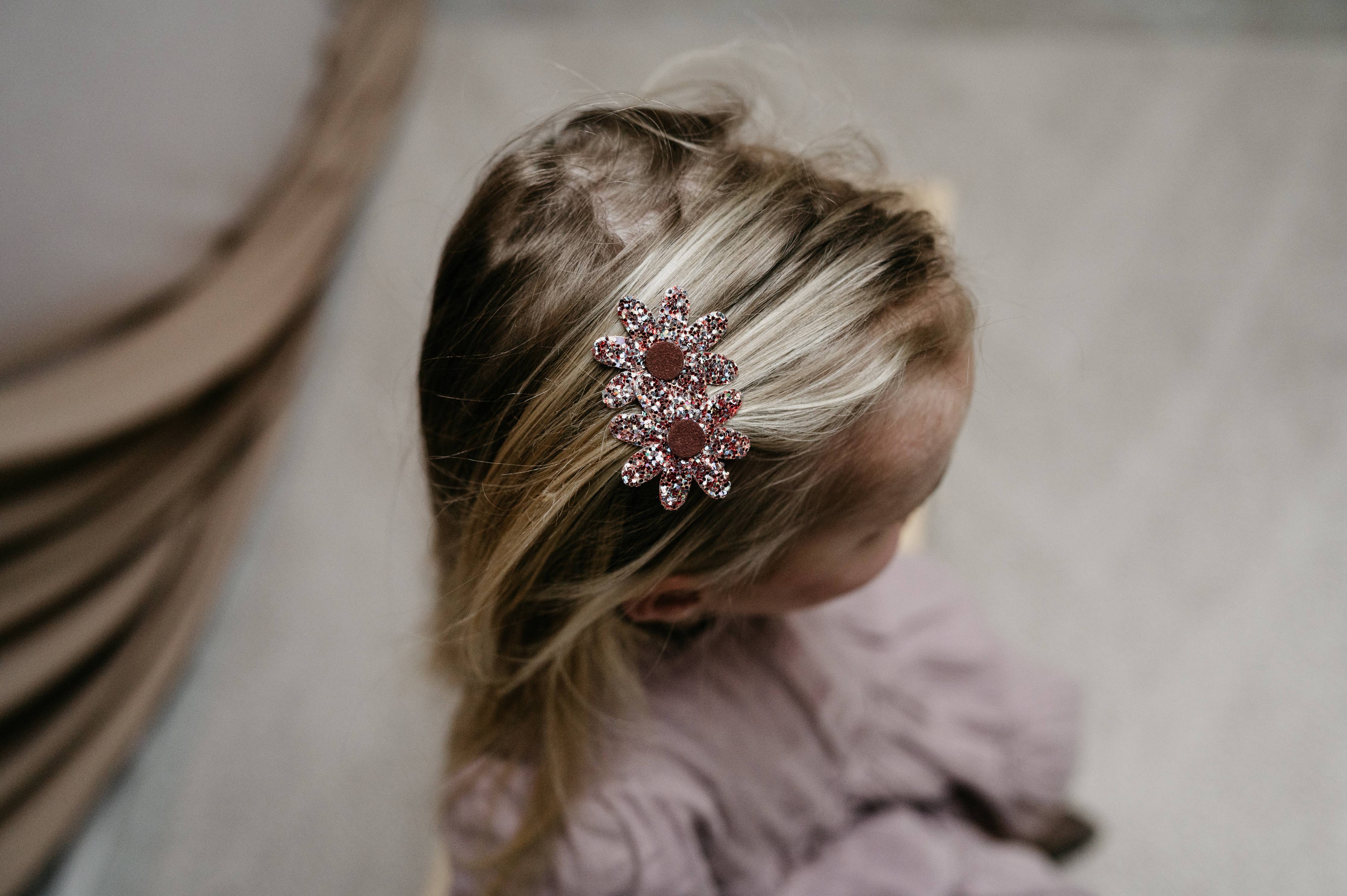 Barrette fleurs à paillettes  3