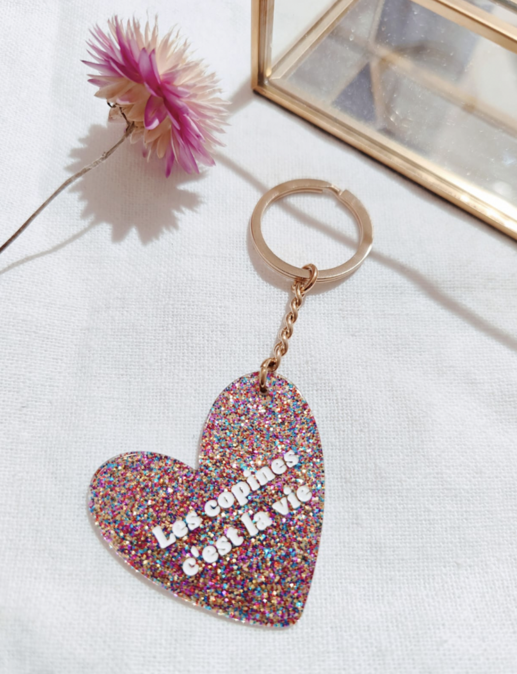 Porte clef résine paillette "LES COPINES C'EST LA VIE"