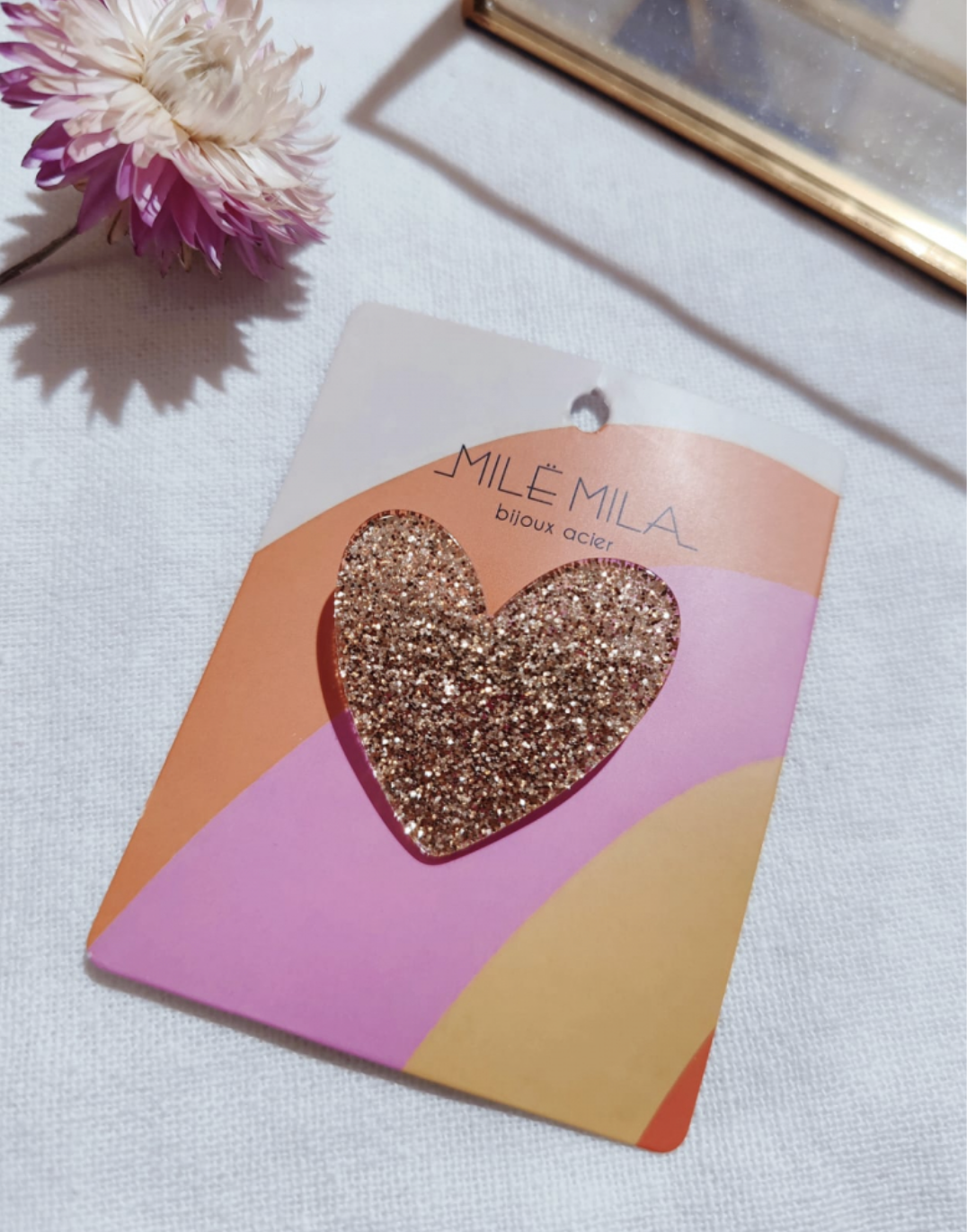 Broche coeur paillette dorée