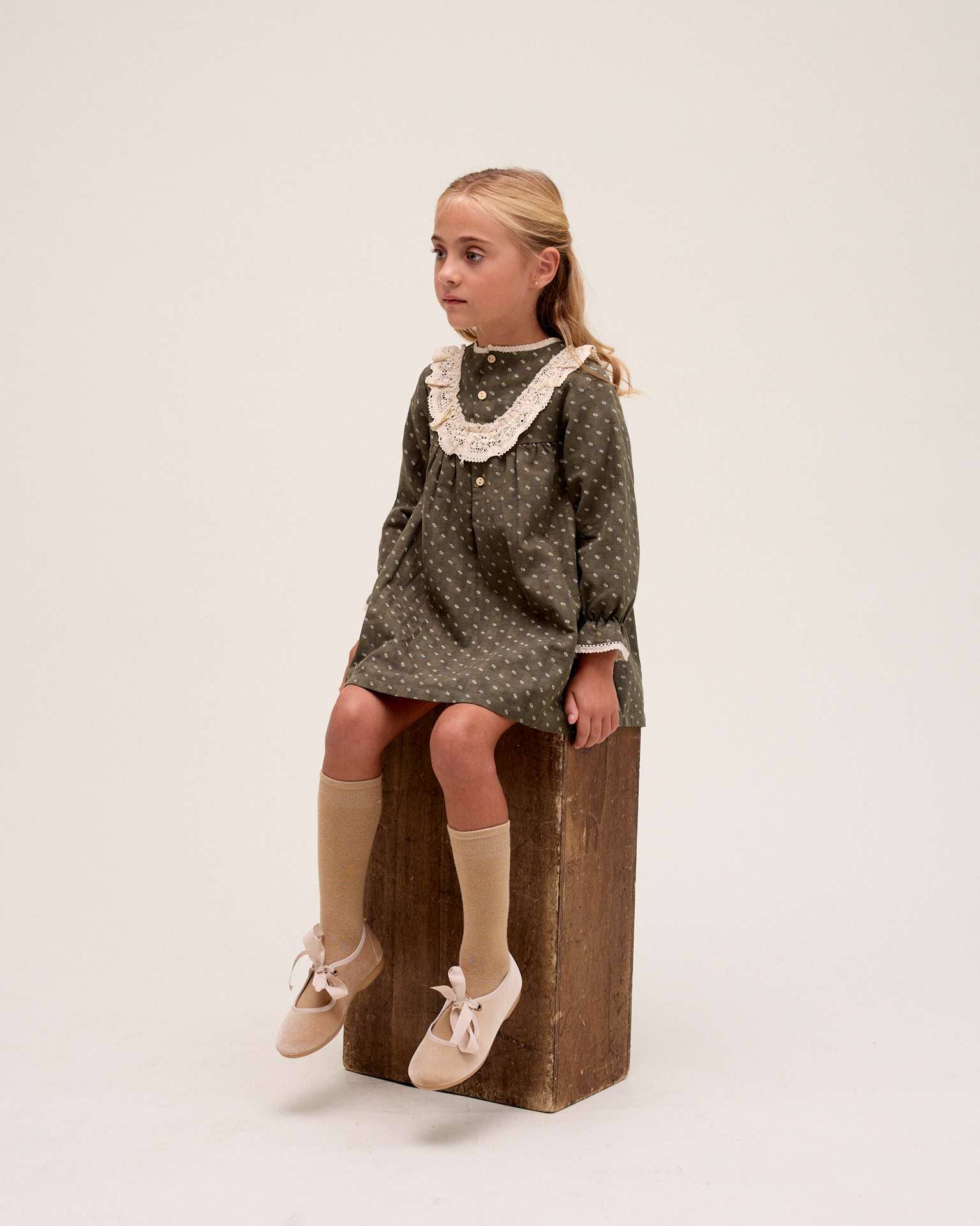Robe de fille avec imprimé de feuilles 3