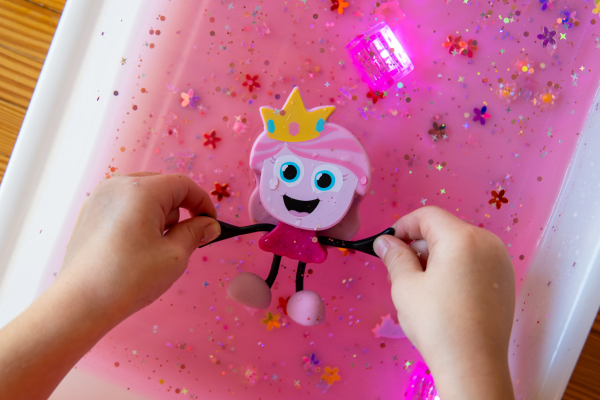 Personnage pour le bain + cubes lumineux rose 4