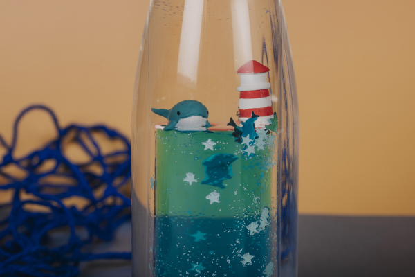 Bouteille sensorielle Le phare et la baleine 4