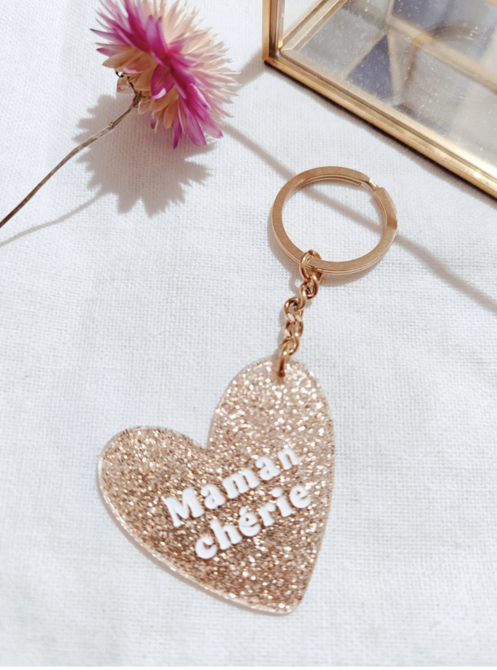 Porte clef résine paillette "MAMAN CHERIE" doré