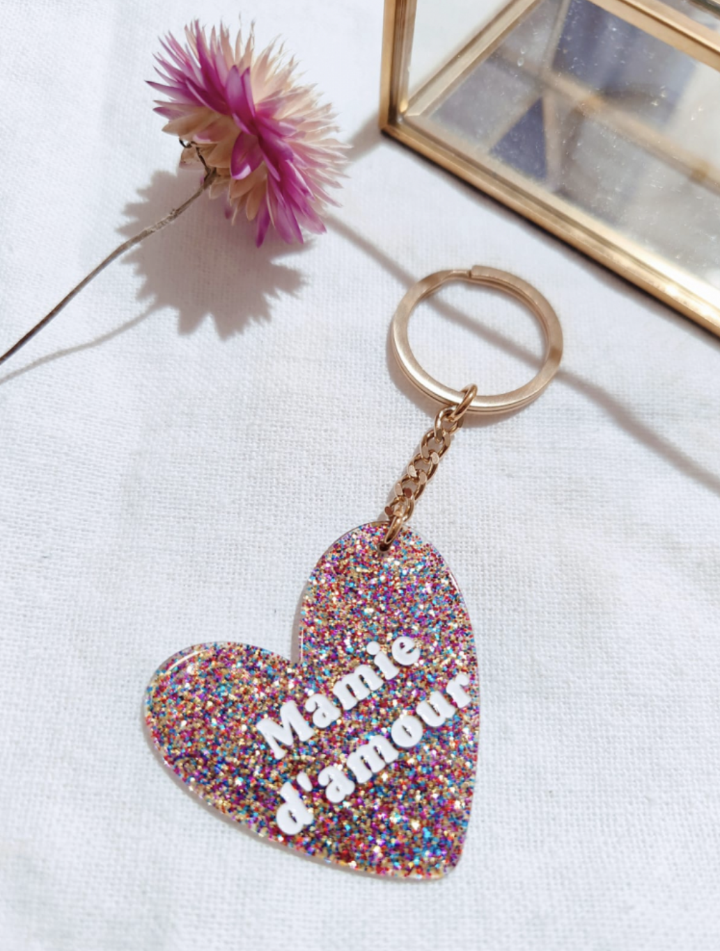 Porte clef résine paillette "MAMIE D'AMOUR" multi