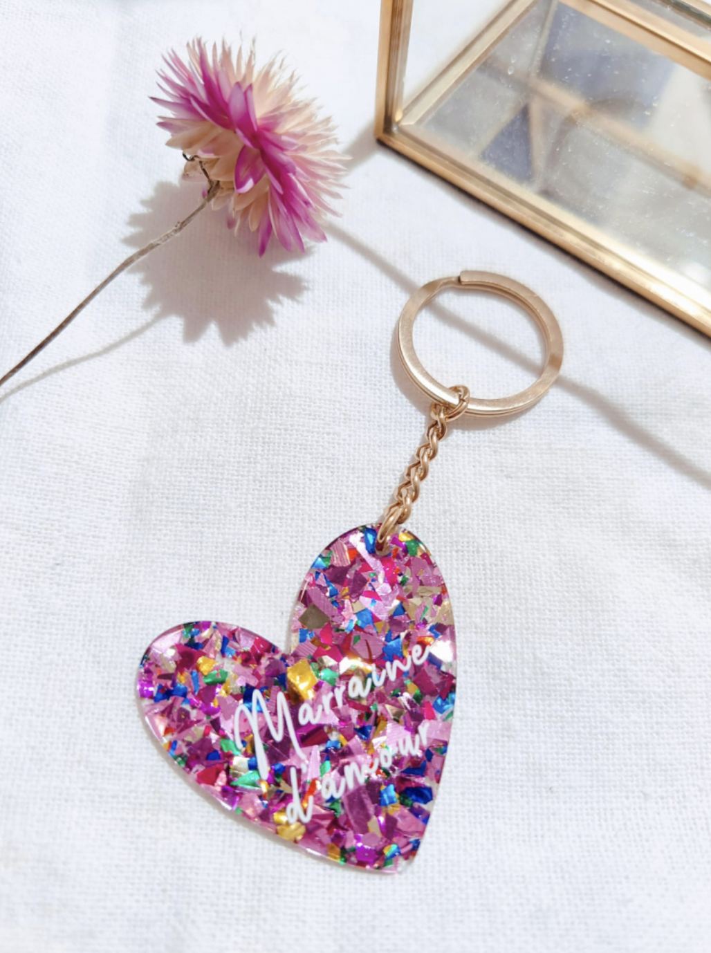 Porte clef résine paillettes "MARRAINE D’AMOUR" fushia