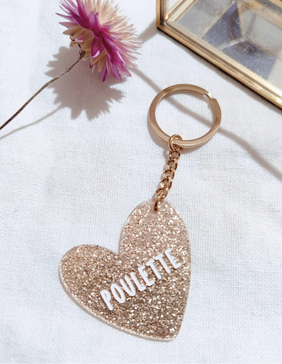 Porte clef résine paillettes "POULETTE" doré