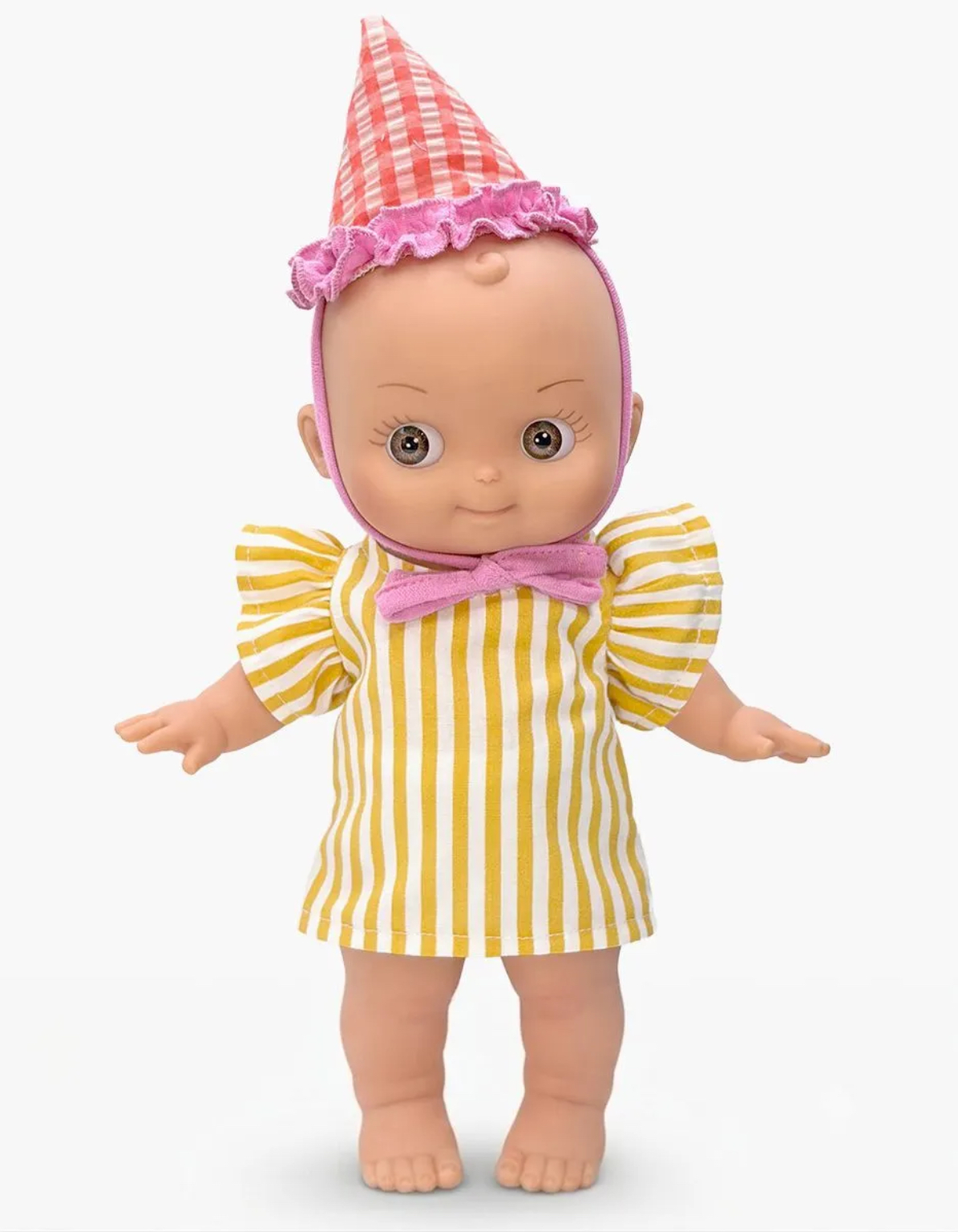 Ninon à l’école et sa tenue d’anniversaire rayée jaune
