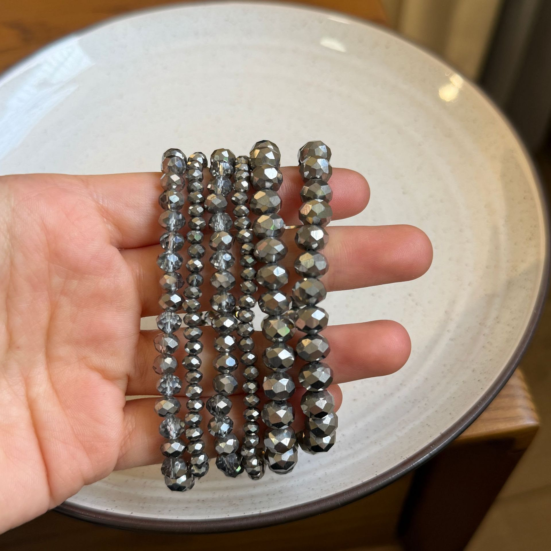 Bracelet en perles argentés 4