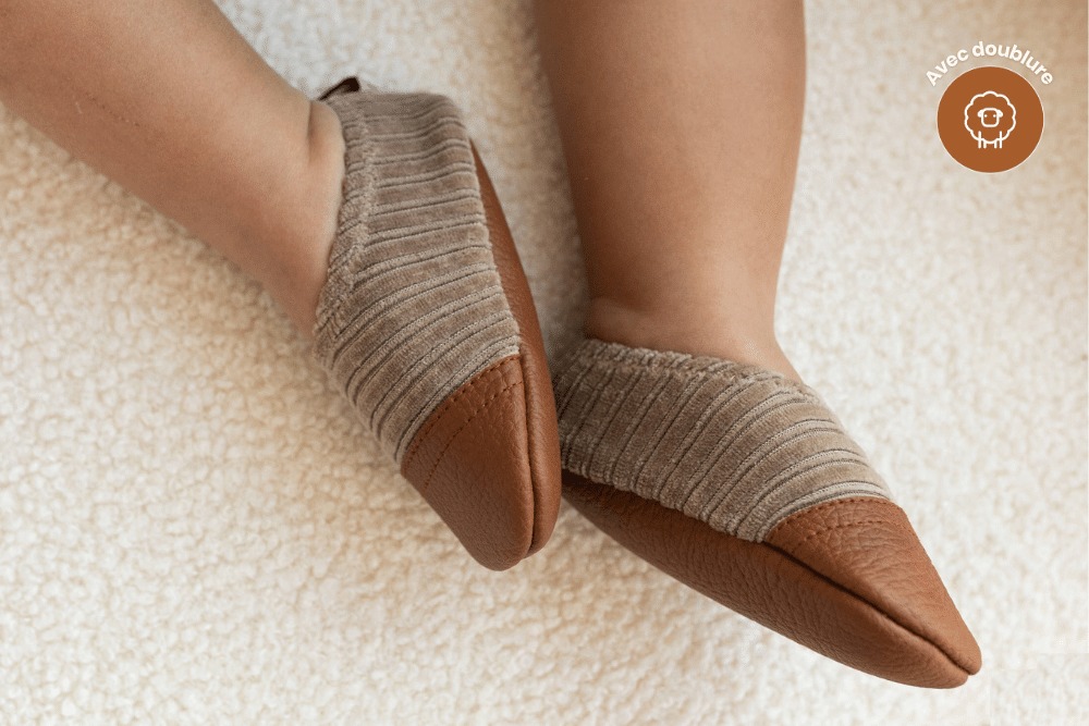 Les Pas Petits : Chaussons fourrés velours noisette 2