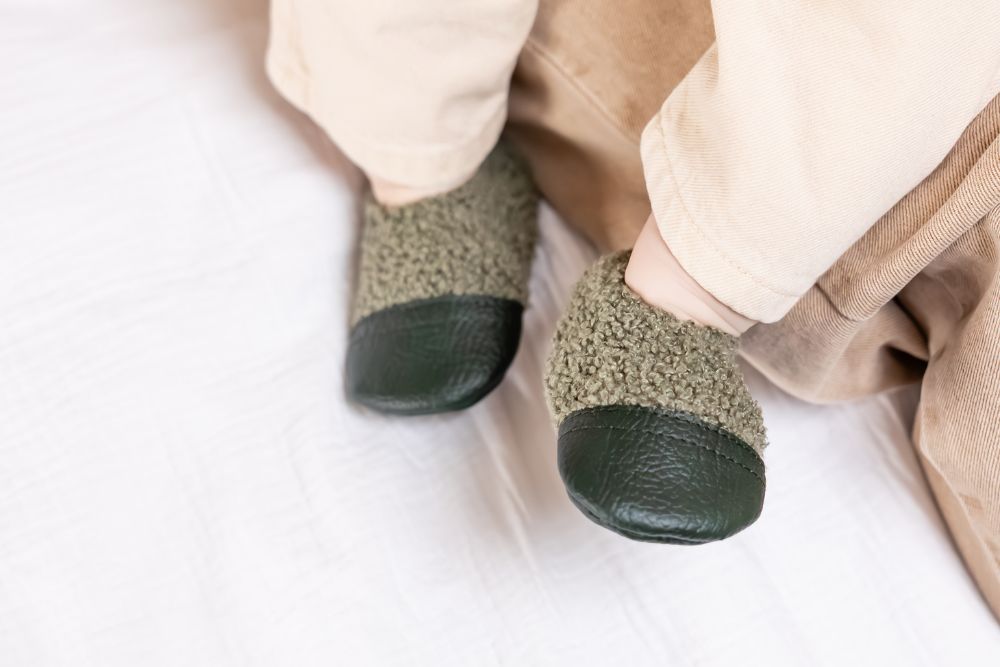 Les Pas Petits : Chausson souple bouclettes vertes  3