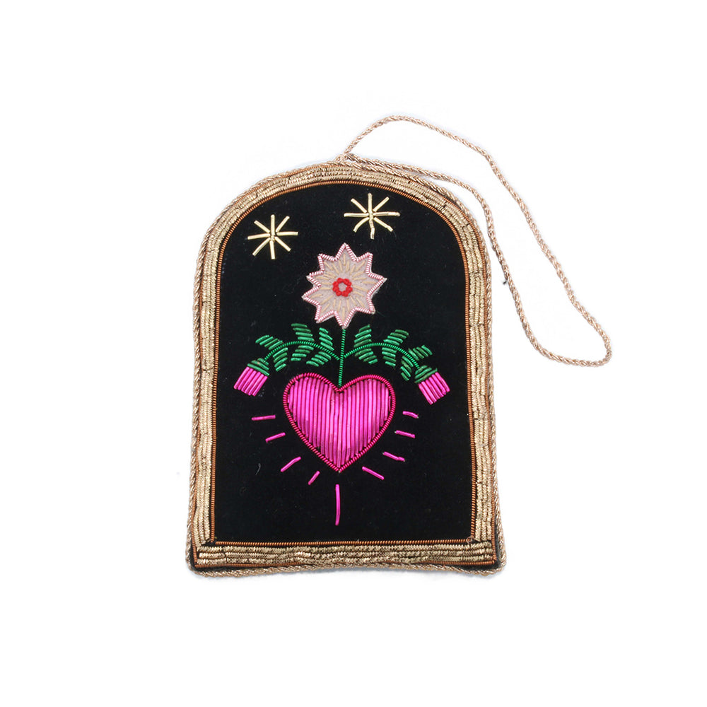 Suspension brodée - Cadre coeur et fleur